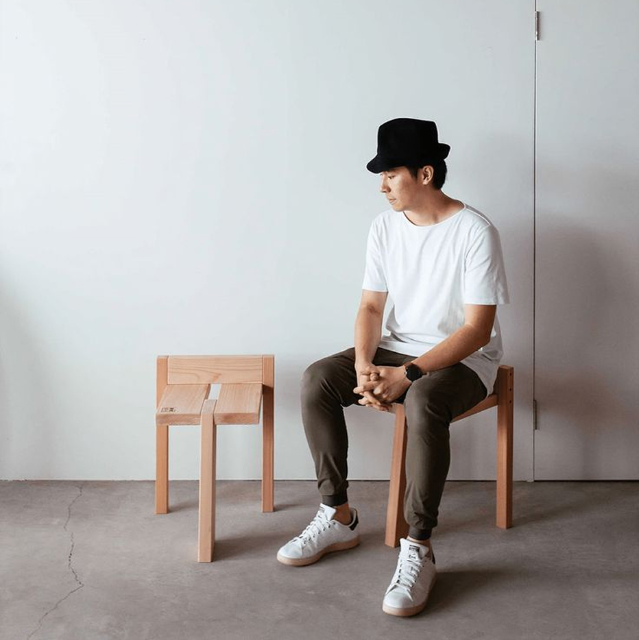 Moodboard reference for the Nao stool — oak grain detail